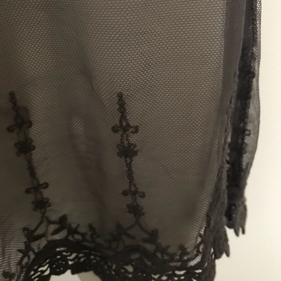 Lace trimmed tank - Picture 2 of 4